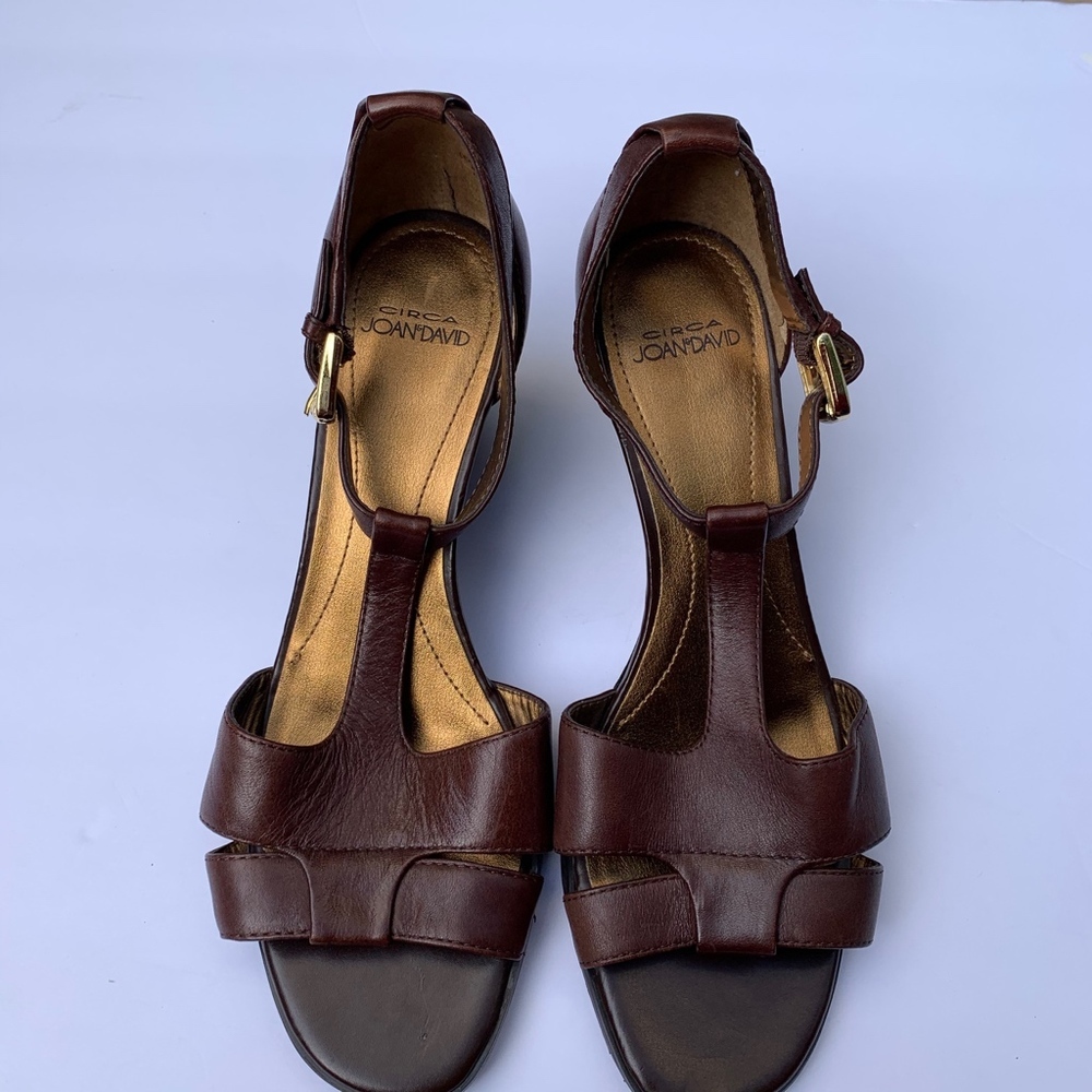 Circa  JOAN & DAVID Leather Wedge Sandals Size 7M